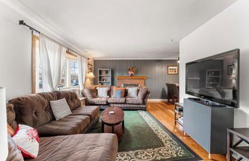 Spacious and Comfy Close to Everything Backyard - Foto 4