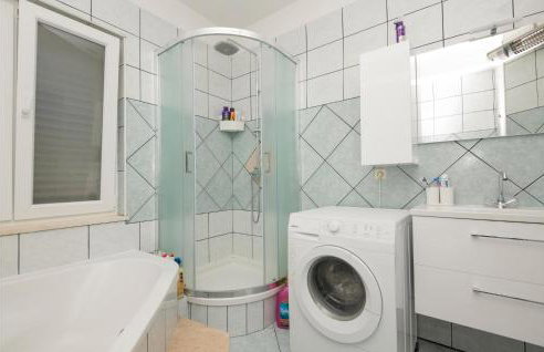 Lovely Apartment In Katuni With Wifi - Foto 27