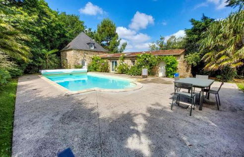 Amazing Home In Ploubezre - Foto 1