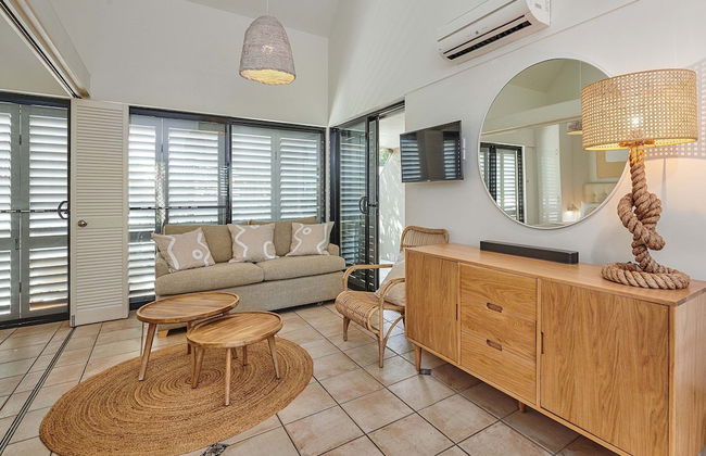 Julians Apartments - Photo 17