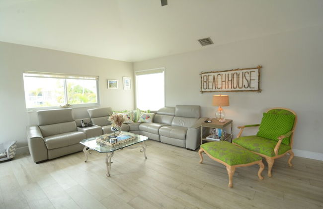 Beautiful Canal Front Home With Above Ground Pool, Dock And Fish Cleaning Station 4 Bedroom Home by RedAwning - Photo 10