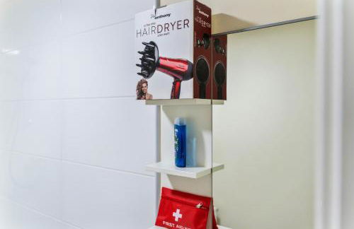 Balmoral Court -Sleeps 6 - Free Parking with Workspace - Balcony & High-Speed WiFi - Foto 32