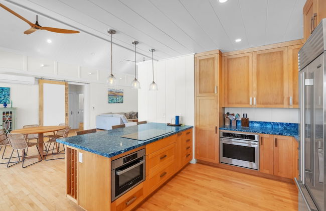 Gorgeous Renovated 1937 Plantation Style Beach House 50 Steps To The Center Of The Beach 5 Bedroom Home by RedAwning - Foto 23