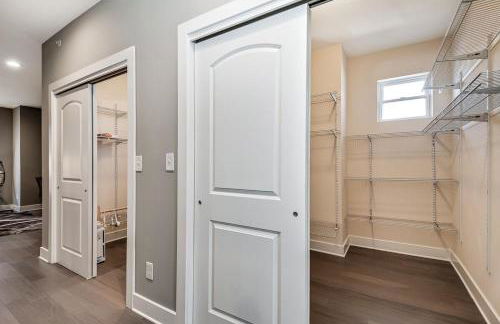 Exceptional Downtown Townhome with Roof Deck -4Bedroom & 3Baths - Foto 35