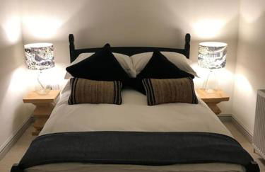 The Log Store - Photo 6