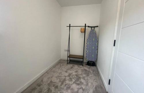 3 Bedroom New House Sleeps 5 with FREE Parking&WiFi-B - Foto 12