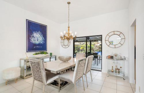 Three-Bedroom House - Best area-Heated Pool-Spa and Sauna Close to Beaches - Foto 10