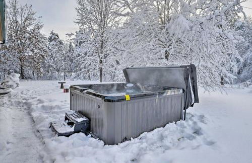 Nekoosa Golf Course Retreat with Hot Tub! - Foto 1