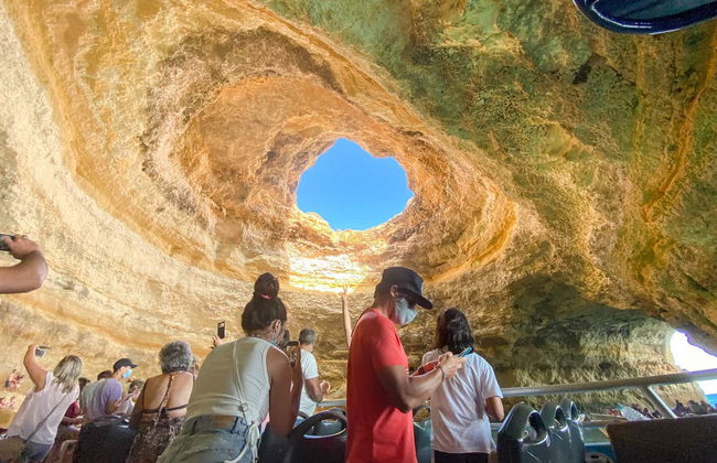 Barco por las cuevas de Benagil + Avistamiento de delfines - Foto 3