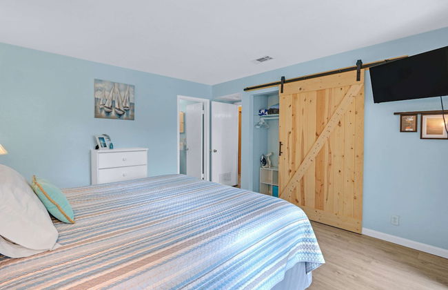 Charming Lakeside Condo - Moments to Lake Fun - Foto 3