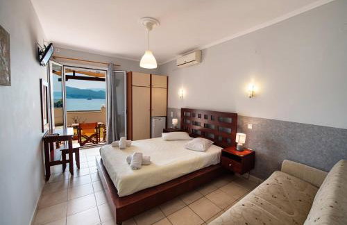 Irini Seaside Studios - Photo 4