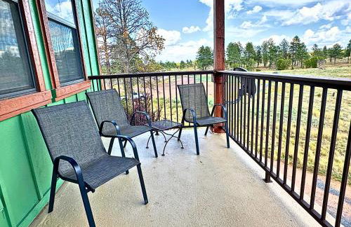 Forest edge, wild mustangs nearby, balcony views By Vacation Your Way - Foto 3