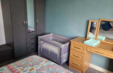 Family-Friendly Detached House Near Leeds and Bradford with Garden - Foto 20