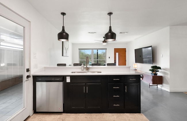 4 Bedroom Near Soco With a Private Pool & Sauna - Photo 8