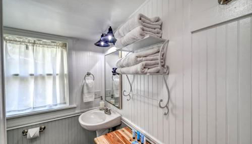 Charming Cottage Near Main With Patio&firepit!! - Foto 2