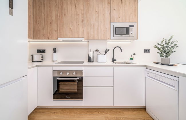 Limehome Barcelona Plaça Pirineus - Photo 17