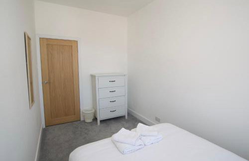 Beautiful large 3-bed coastal flat with parking. - Foto 32