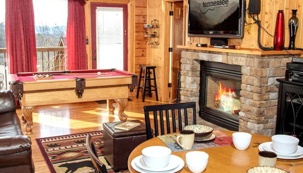 Views I Mins to Dollywood I Hot tub I Pool Table - Foto 2, Habitación
