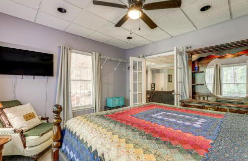 Spacious Yard and BBQ Chic Escape in Lawrenceville! - Foto 16