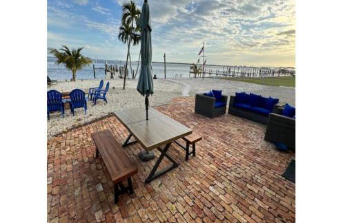 Stunning Waterfront Home with Southeast Bay Frontage - Villa Cuquita - Foto 31