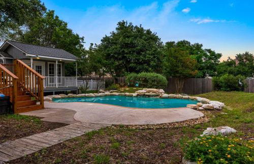 Serene Family Retreat King Beds Pool Hot Tub and Games - Photo 53