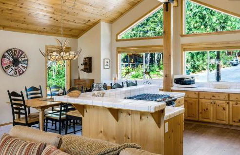 New Listing! Woodland Heights at Tahoe Park- Pet Friendly - Private Beach - Foto 2