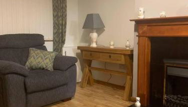 House - Sleeps 4 with Cozy Fireplace - Foto 3