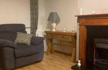 House - Sleeps 4 with Cozy Fireplace - Foto 3