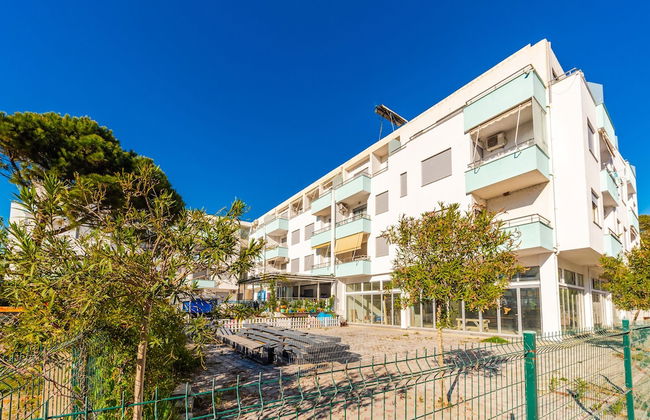 Wave Seaside Apartment - Photo 32