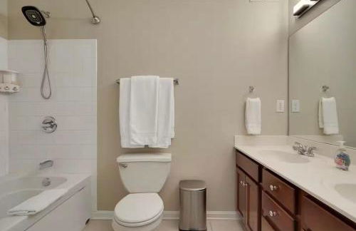 Large Townhouse, Walk to All! King Beds-Highlands - Foto 6