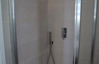 neues Haus mit beheiztem Pool - Foto 19