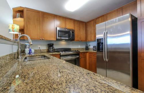 Gorgeous Overlooks The Courtyard in Classic Coastal Style Waterscape C400 - Foto 26