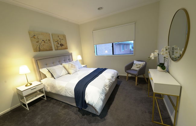 Luxury 9 BRM House in Melbourne - Photo 7