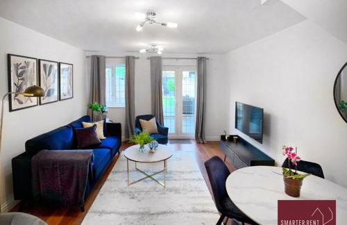 Knaphill - 2 Bedroom Terrace House - With Garden - Photo 3