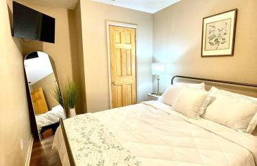 Vintage, Mid-Century Suite above Antique Store - Foto 13