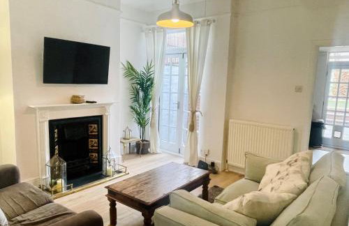 Newly Refurbished City Centre House With Parking - Foto 1