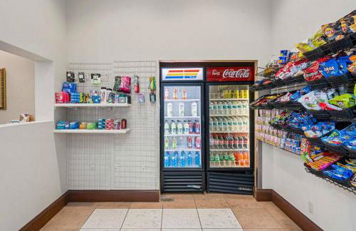 Renovated Condo near Disney Free Shuttle to Parks - Foto 56