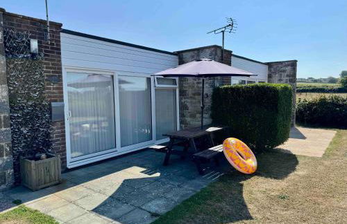 Family friendly 3 bedroom bungalow - Photo 15