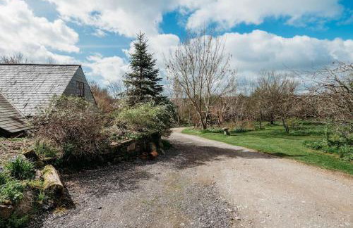 Robin Nest - Cosy Shepherd's Hut Hideaway - Photo 29