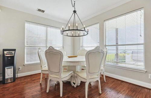 The Best of Lakeside Living - Luxury at its Finest - Photo 17