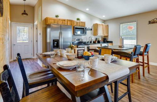 Serene Logan Retreat with Hot Tub and Stargazing Dome - Foto 6