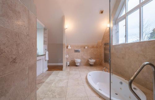 5BDR Luxe Villa By Torr Property Group Short Lets & Serviced Accommodation With Free Parking & River View Stratford-Upon-Avon - Foto 65