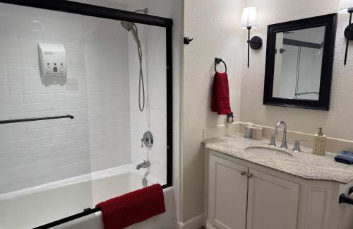 Red Rooster Family Cabin w/Hot Tub+Fire Pit+View - Foto 13