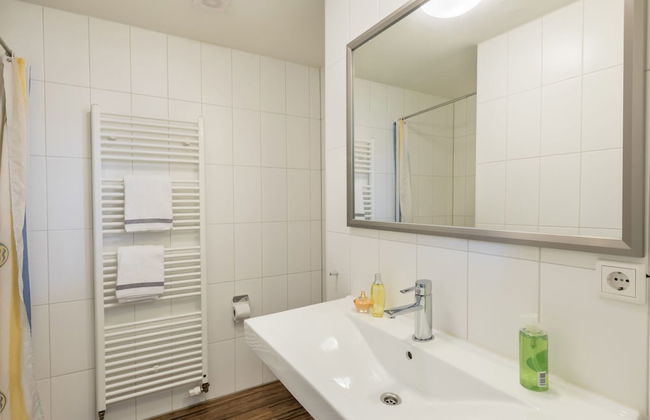 Luxurious Detached Villa With Washer, in De Maasduinen Area - Photo 7