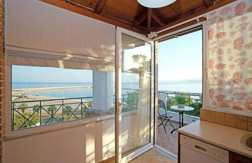 A View from the Attic Window. Kyparissia, Messinia - Foto 20