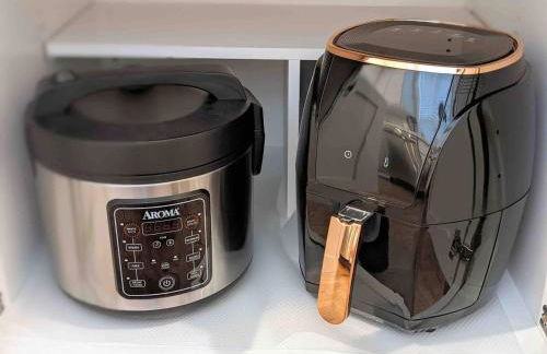 TMC 3-Story Townhome FREE EV Charge - Foto 31