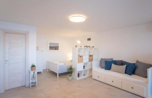 A White Cliffside Studio - Photo 15