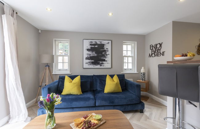 Elliot Oliver - 2 Bedroom Garden Apartment With Parking - Photo 1