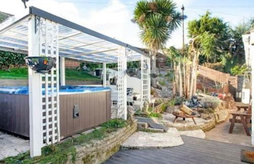 3 Bedroom Bungalow with great Sea Views, Private Hot Tub & Gardens - Foto 69