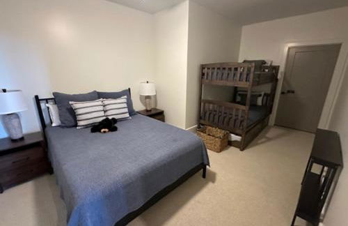 Modern Lodge Getaway, Creek and Mountain View - Foto 15